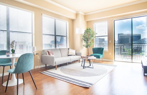 Cityplace Apartment | Penthouse views! Walk Everywhere! 1BR Uptown Apt