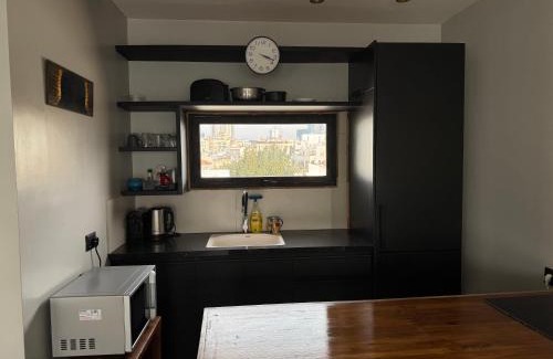 Kerem HaTeimanim Apartment | Penthouse with Jacuzzi,BBQ 2mn from sea Or Hakerem