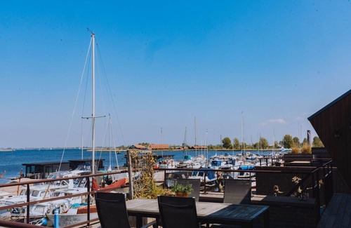 Uitgeest Apartment | Penthouse with Lake Views