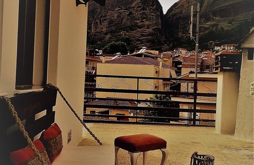 Kalambaka Apartment | Penthouse with stunning panoramic views of the imposing rocks of Meteora.