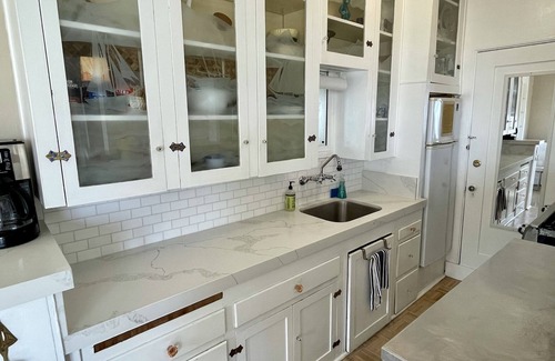 Fort MacArthur Apartment | Penths.OceanViews.Parking. Laundry.Beachside