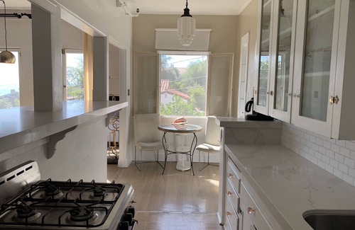 Fort MacArthur Apartment | Penths.OceanViews.Parking. Laundry.Beachside