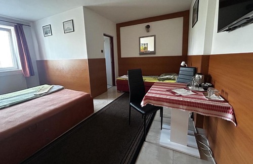 Sever House | Penzión Rozália