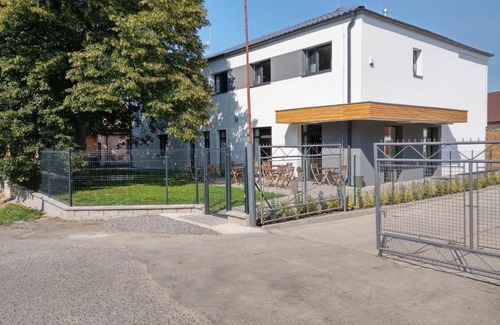 Trebon House | Penzion a Bistro Dílna