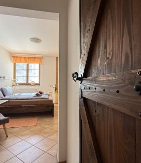 Kromeriz House | Penzion a Vinoteka Hrozen