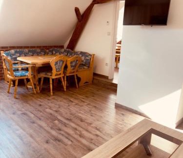Vesin House | Penzion, Restaurace Jaro Věšín Brdy