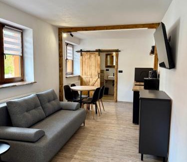 Lenora House | Penzion U Grobiana