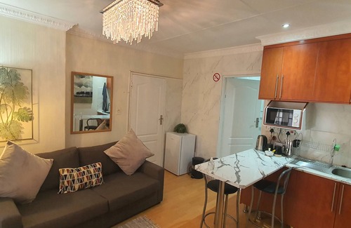 Greater Johannesburg Metropolitan Area Hotel | Pepper Tree BnB