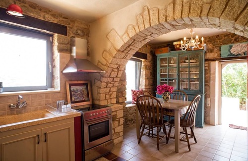 Sitia House | Pera Chorio - Joy: Artist's stone house with countryside views