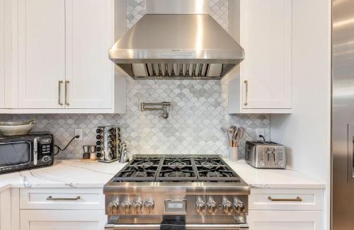 West Bellevue House | Perch - Bellevue Splendor