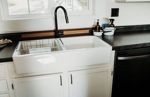 Baxter Cabin | “Perch lake bungalow" lakefront with hottub!