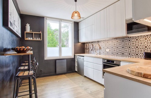 Merville-Franceville-Plage House | Perfect Retreat in Merville-Franceville: Spacious Home, 13 Guests, Near Beach and Garden Views