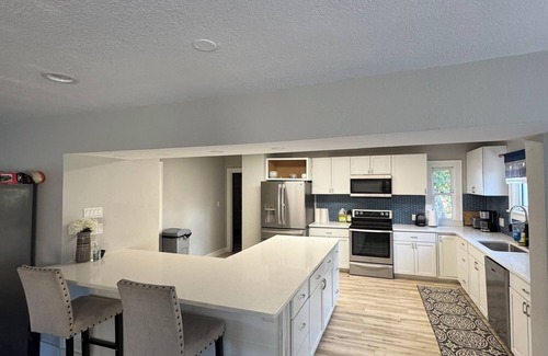 Urbandale House | Perfect 9-bedroom house with lots of land