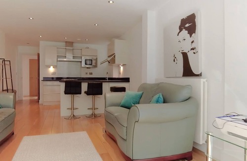 St Luke's Apartment | Perfect blend of modern convenience &urban charm.