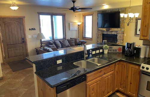 Fraser Condo | Perfect condo close to town & ski resort for up to 4 people