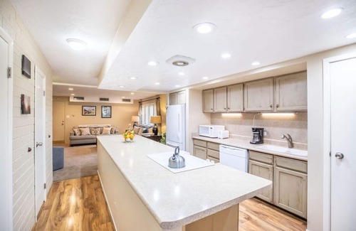 North Park City Apartment | Perfect Condo in Heart of PC, with Pool & Hot Tub!