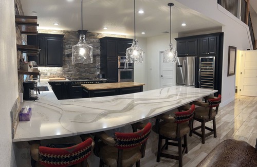 Fredericksburg House | Perfect Couple’s Getaway in Luckenbach Tx Hot tub Pool