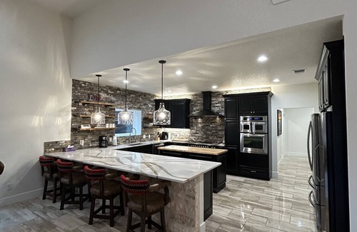 Fredericksburg House | Perfect Couple’s Getaway in Luckenbach Tx Hot tub Pool