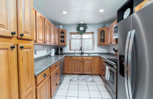 Chautauqua House | Perfect Fall getaway! Leaves, Wine Tasting, Fishing, Birding, Family Time!