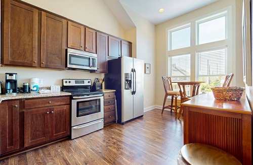 Bermuda Bay Condo | Perfect Family Getaway with Full Kitchen and Wifi