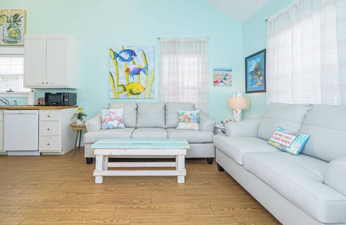 Rockport Cottage | Perfect Family Fun | Pool, King Bed+BBQ+Sleeps 6