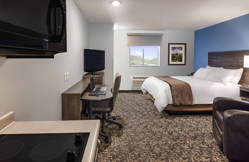 Nampa Hotel | Perfect for Families – Room with Kitchen Near Boise Airport & Ford Idaho Center