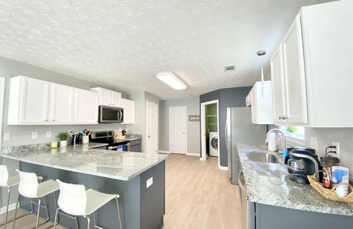 Braselton House | 🏡🌈Perfect Getaway Mins from Chateau Elan/Rd Atlanta⭐️ Long Term Stay Welcome!