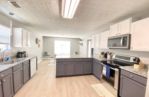 Braselton House | 🏡🌈Perfect Getaway Mins from Chateau Elan/Rd Atlanta⭐️ Long Term Stay Welcome!