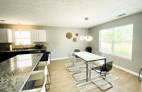 Braselton House | 🏡🌈Perfect Getaway Mins from Chateau Elan/Rd Atlanta⭐️ Long Term Stay Welcome!