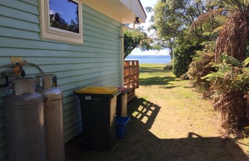 Holdens Bay House | Perfect kiwi bach on Rotorua lake edge
