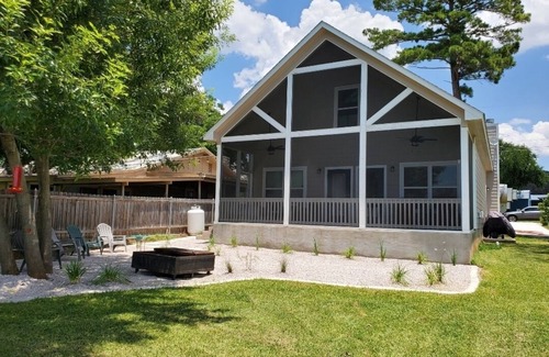 Silver Creek Village House | Perfect Lakefront Escape