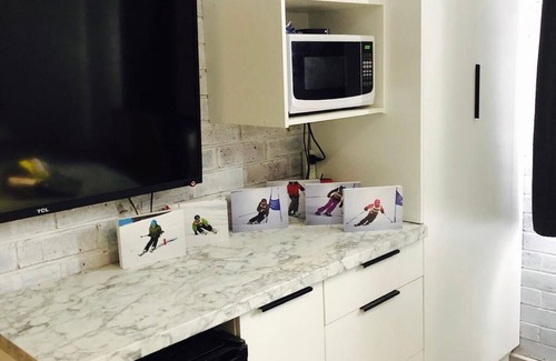 Hotham Heights Apartment | Perfect Located Apartment in the heart of Hotham