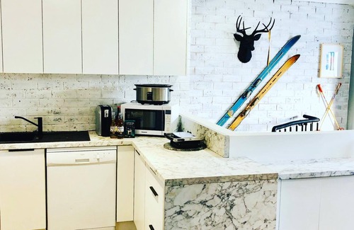 Hotham Heights Apartment | Perfect Located Apartment in the heart of Hotham