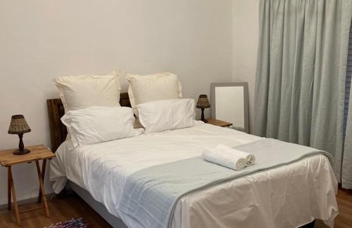 Grassy Park Apartment | Perfect long stay, near Rondevlei nature reserve,free WiFi