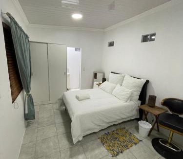 Grassy Park Apartment | Perfect long stay, near Rondevlei nature reserve,free WiFi