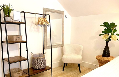 Yachting Village Cottage | Perfect Newport Cottage. Walk to all the town has to offer!