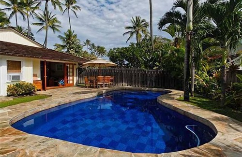 Kailua Cottage | Perfect Oasis, Steps To The Beach! 100% Solar!