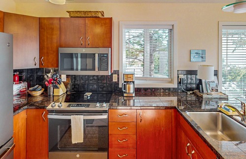 Oceanside House | Perfect oceanside getaway with magnificent ocean views & beach nearby