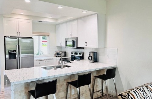 Palm Springs Condo | PERFECT POOLSIDE HIDEAWAY