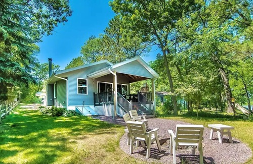 Montello House | Perfect Private Waterfront Getaway on Fox River!