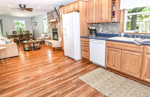 Montello House | Perfect Private Waterfront Getaway on Fox River!