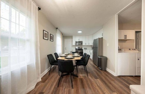 Streamwood House | Perfect Relaxing Escape | LCP Collection