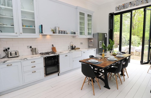 Ryde House | Perfect Retreat in Luxury & Historical Manor House