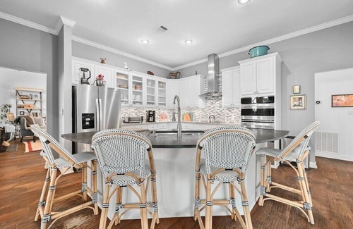 Austin House | Perfect Retreat + Pool + Cedar Hot Tub + Sleeps 12