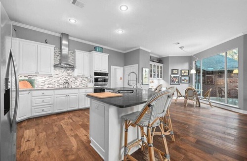 Austin House | Perfect Retreat + Pool + Cedar Hot Tub + Sleeps 12