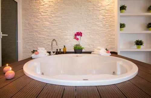 Can Baro Apartment | Perfect Romantic Getaway, Cozy Retreat with Jacuzzi