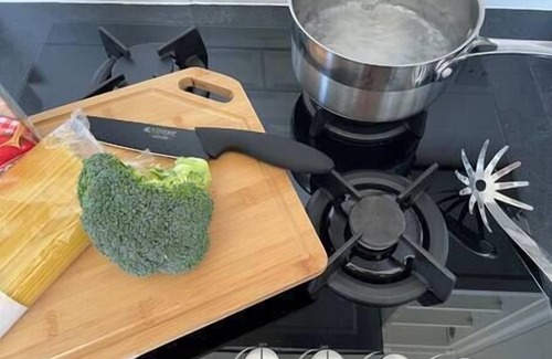 Hastings Apartment | Perfectly Coastal, Quiet Central Retreat mins to Town Centre, Beach, Pier, Old Town & Train Station