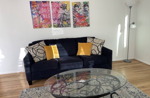 Highland Business House | Perfectly located 2br/1ba in Nob Hill!
