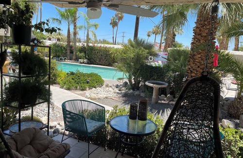 Tahquitz River Estates Condo | Perfectly located Palm Springs 2 bedroom 2 bathroom ground floor pool side condo