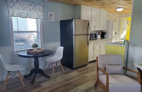 Brooklyn House | Pergola Place - Lake Access, 2 Bedroom, Sleeps 5, Pet Friendly